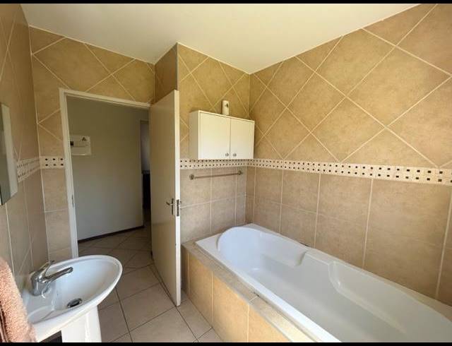 3 BEDROOM TOWNHOUSE FOR SALE IN ELANDSHAVEN